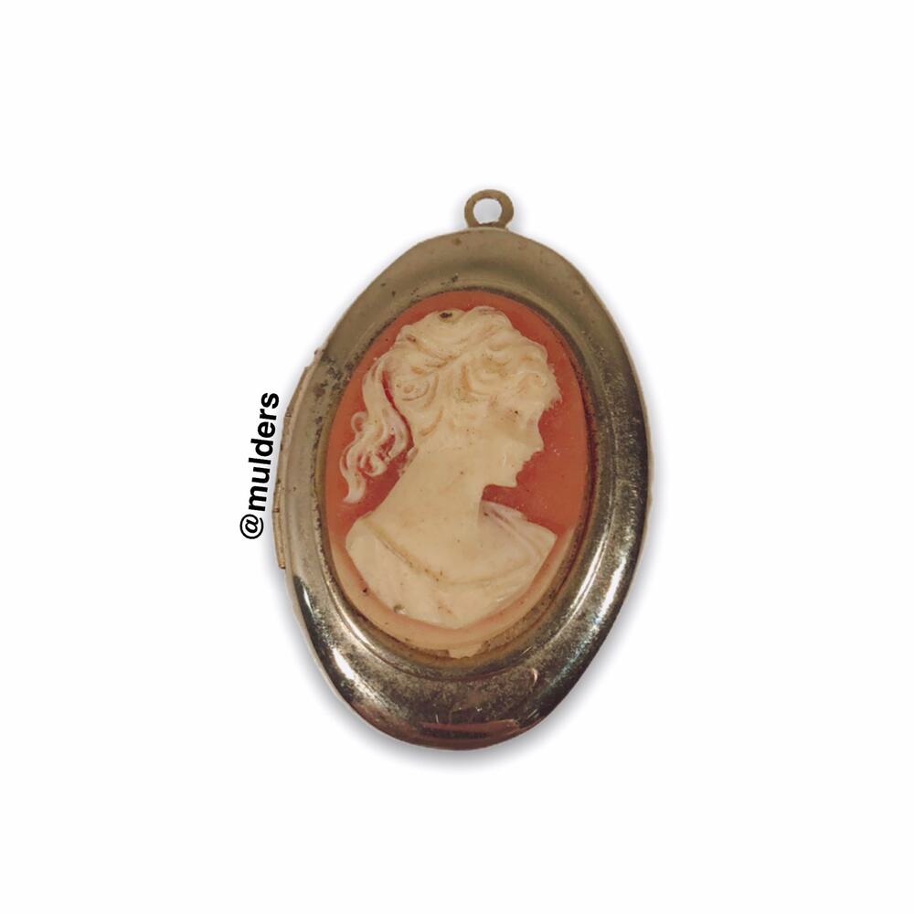 Vintage Gold Tone Cameo Portrait Locket Pendant